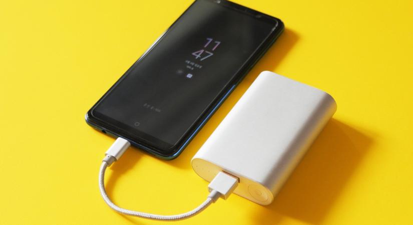 Több mint 1,1 millió powerbankot hívnak vissza tűz- és robbanásveszély miatt - naphire.hu