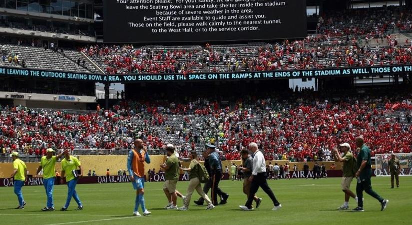 Ezt a meccset is félbeszakították Amerikában, kiürítették a stadiont - Mandiner
