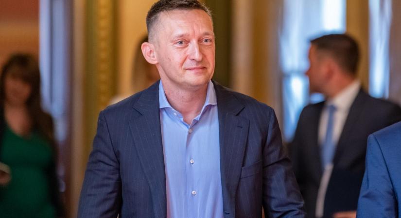„Mivel semmilyen tájékoztatás nem előzte meg a rendelettervezetet, nagyon nehéz nem a legrosszabbra gondolni: a szabad sajtó korlátozására, akár megszüntetésére” - Népszava
