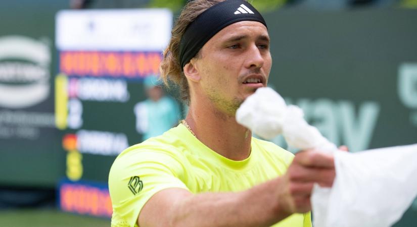 Dráma Zverev teniszmeccsén: egy nézőre zuhant a reklámtábla - Blikk - Sport