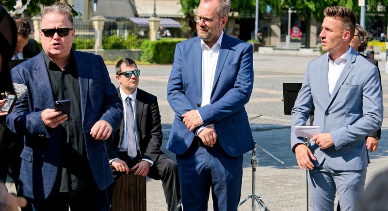 Még közelebb a közönséghez - A főtéren ismertette új évadát a Savaria Szimfonikus Zenekar - Vaskarika