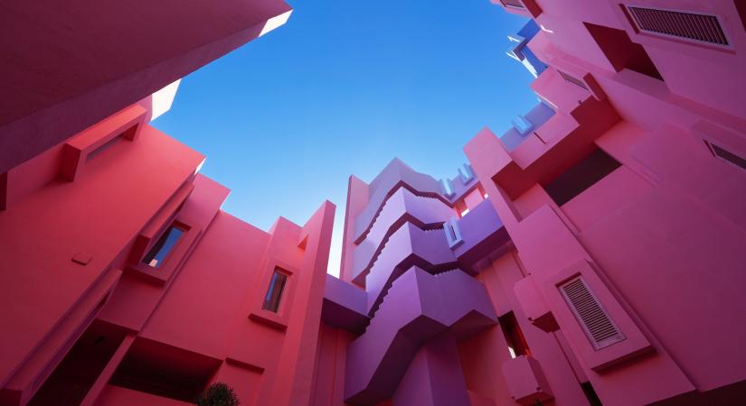 Brutalizmus rózsaszínben – La Muralla Roja - Player