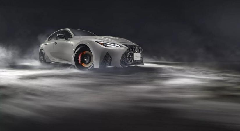 Búcsúzik a Lexus V8-as élményautója - HVG - Autó