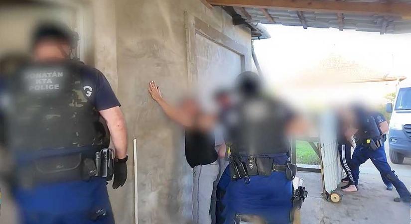 Rabszolgatartói sokkolóval és sodrófával bántalmazták a piliscsévi nőt: az asszony meghalt, holttesttét Aszódon dobták ki az autóból - BudaPestkörnyéke