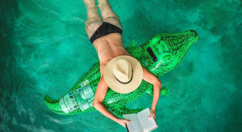 Megtaláltuk, mit olvasol idén nyáron – 18 jó könyv felnőtteknek, nem csak strandra - Marie Claire