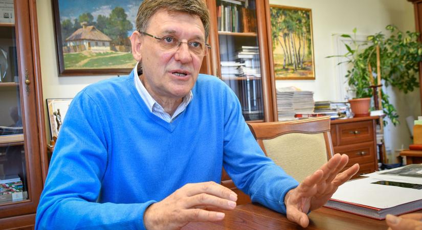 Polgáron néha a lapát nyelén áll az idő - Civishír