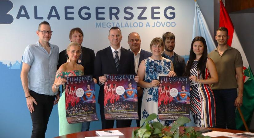 Superman a zenészekkel együtt repül vissza a jövőbe, ám James Bond a nyomukba ered - Zaol
