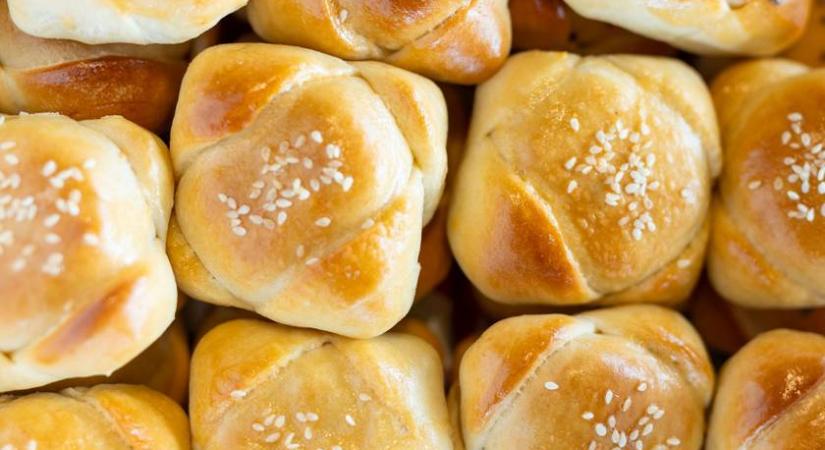 Foszlós kolbászos pogácsa a régi recept alapján: kelt tészta az alapja - Femina