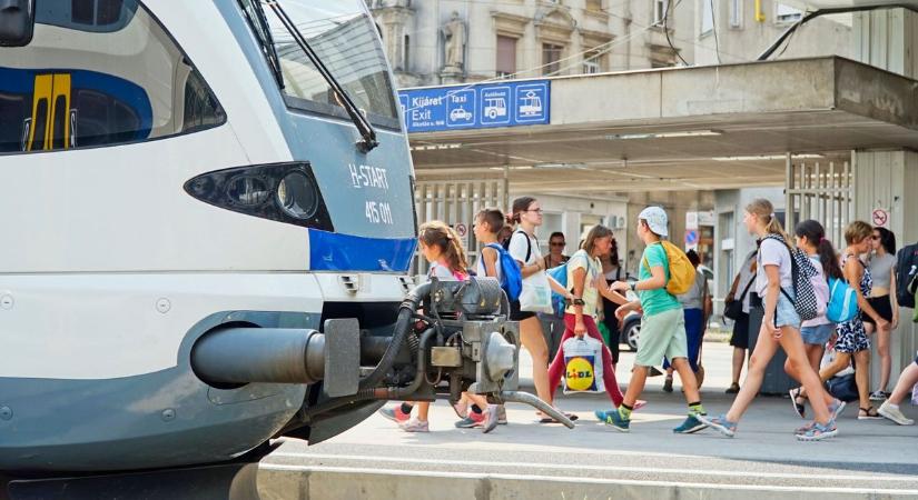Tömegközlekedés: újabb ingyenességet vezetett be a kormány – már életbe is lépett - VG
