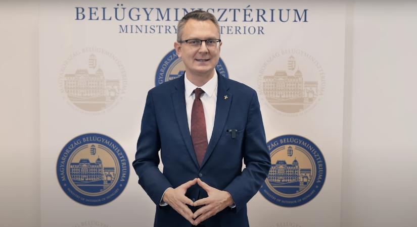 Rétvári Bence eltávolította Facebook-oldaláról a Laponyi Zsolt őrmestert ábrázoló fotót - 444.hu