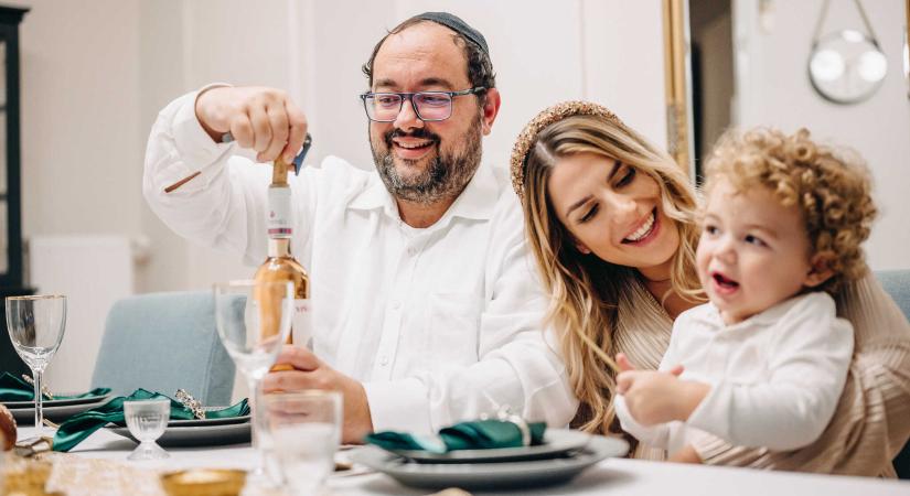 „Egy terített asztalnál válunk igazán önmagunkká” – Interjú Deutsch-Fehérváry Mercédesz rebecennel, a Kosher szakácskönyv szerzőjével - Carrie