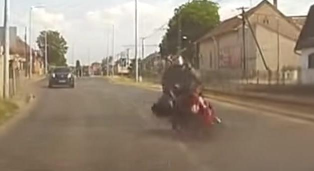 Tragikus motoros balesetet rögzített egy autó fedélzeti kamerája Budapesten - HVG - Autó