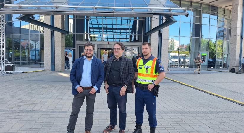 A BRFK szerint fegyelmi vétséget követett el Laponyi Zsolt őrmester, aki kifogásolta Rétvári Bence posztját - 444.hu