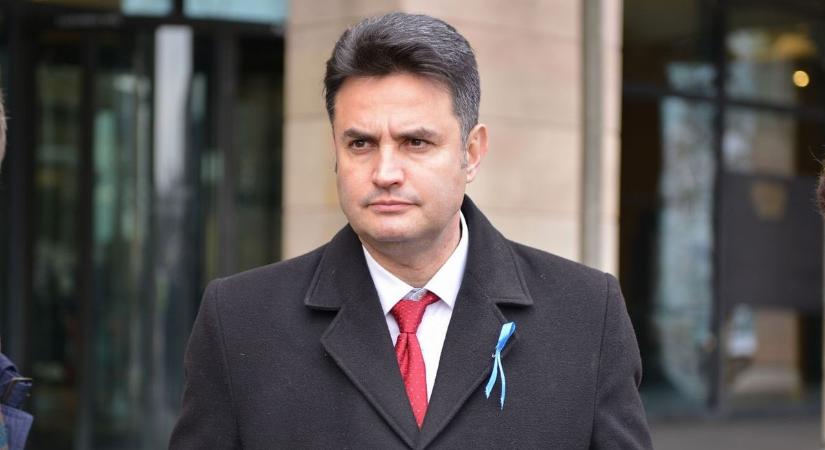 A DK azt ígérte, hogy „három meleg miniszterről” mutatnak be bizonyítékokat - Mandiner