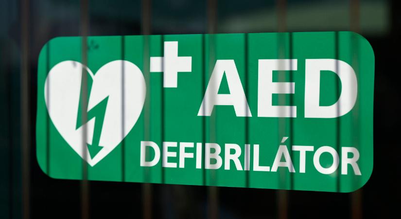 Ellopták a jernyei községházánál elhelyezett defibrillátort - Új Szó