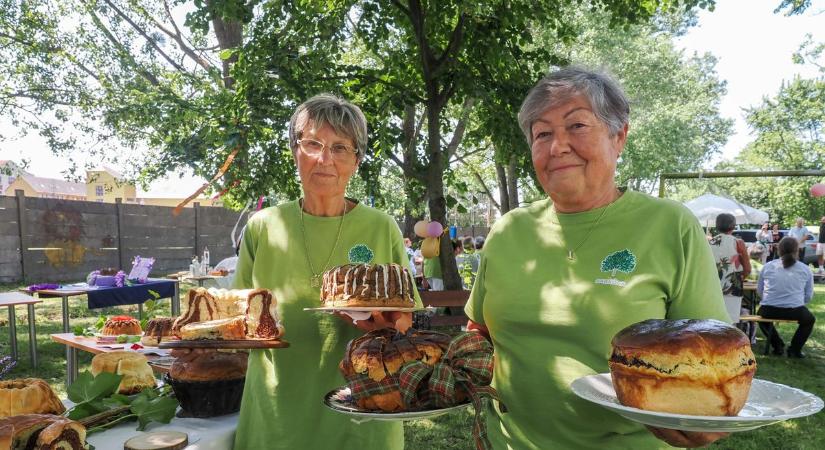 Versenyre keltek a kuglófok a Herendi Szenior Pikniken - Veol