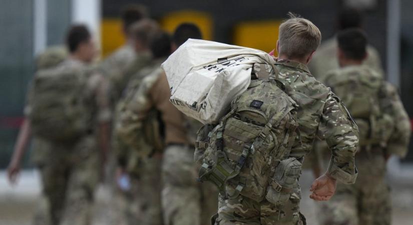 Palesztinbarát aktivisták törtek be egy brit katonai támaszpontra - 24.hu