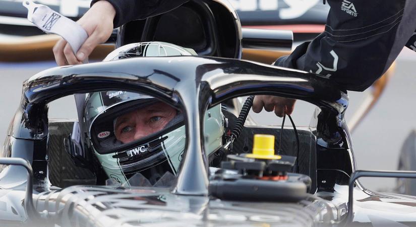 Titkos F1-es tesztet kapott a filmsztár - Vezess