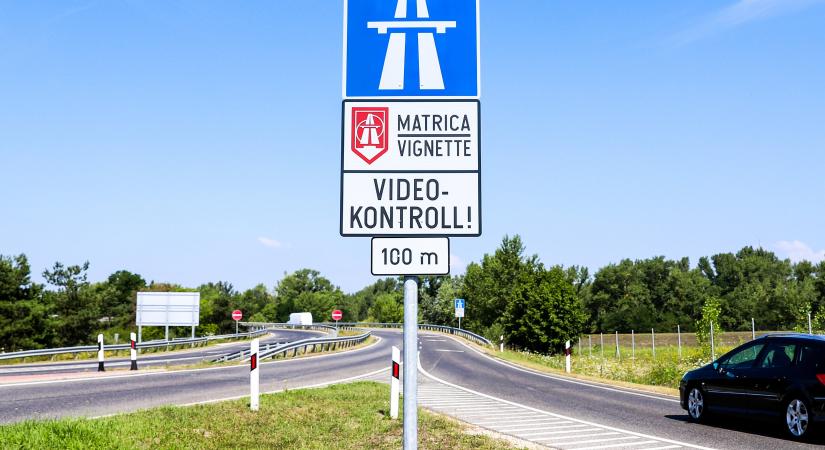 Autósoknak kedvező újítás jön a sztrádamatricáknál - Vezess