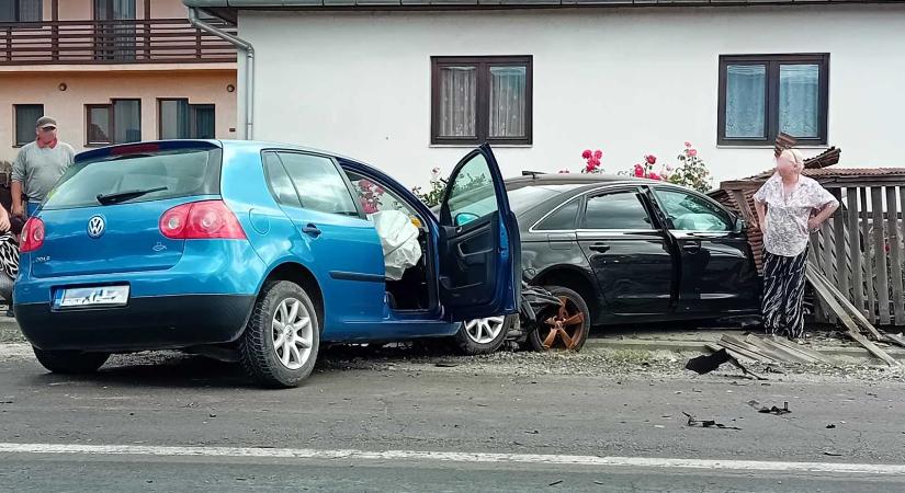 Két személyautó karambolozott Felsősófalván - Maszol
