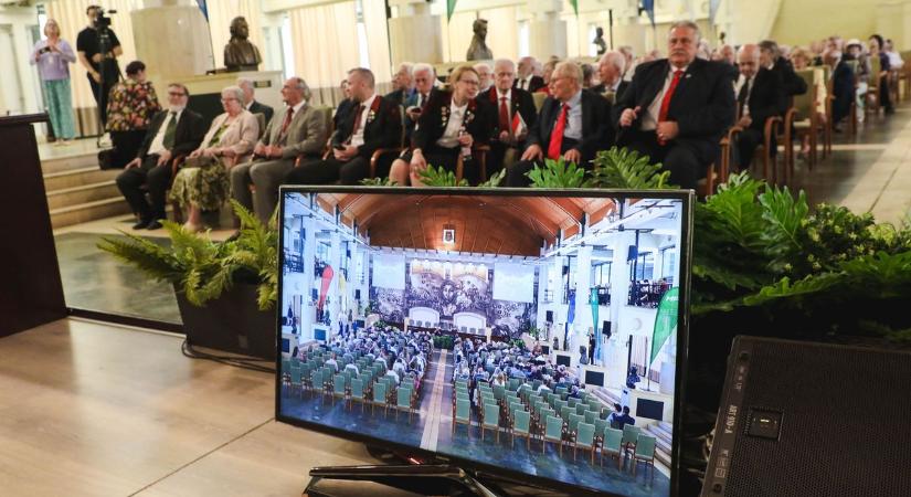 Ünnepi szenátusülés keretében adták át a jubileumi diplomákat a Miskolci Egyetemen - fotók, videó! - Boon