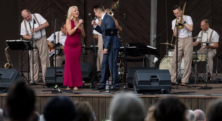 Elvarázsolták a jazz rajongókat, felcsendültek a klasszikusok - Index - Kultúra