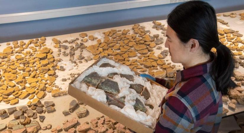 Mint egy hatalmas puzzle: több ezer darabból rakták össze az ősi freskót - 24.hu