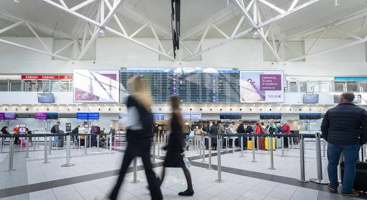 Változás a reptereken: a jövőben ők is ellenőrizhetik a vízumod érvényességét Nagy-Britanniában - Dívány