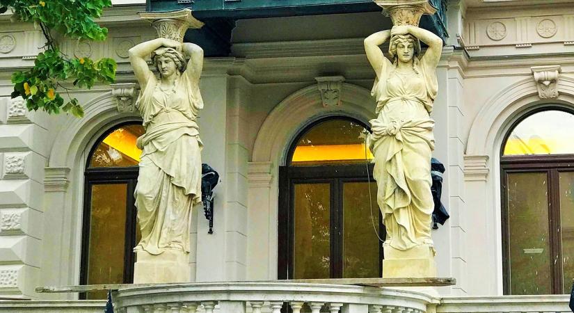 Városi séta az Andrássy út pazar villái és palotái között - Építészfórum