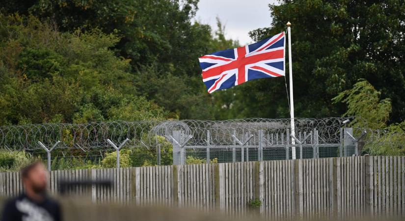 Palesztinpárti tüntetők rongáltak meg két repülőgépet a brit légierő bázisán - HVG - Világ