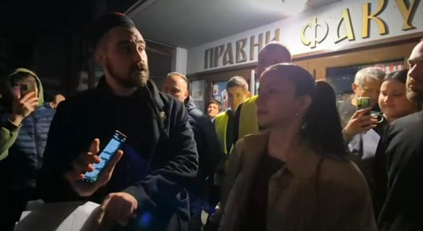 Kitálalt a csalódott ćaci - Szabad Magyar Szó