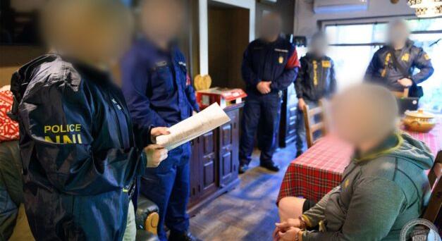 „Péter bácsi végig együtt aludt az Adriennel” – kiskorú neveltjeivel tölthette az éjszakákat az óbudai javítóintézet igazgatója, aki futtatta is a kiskorúakat - BudaPestkörnyéke