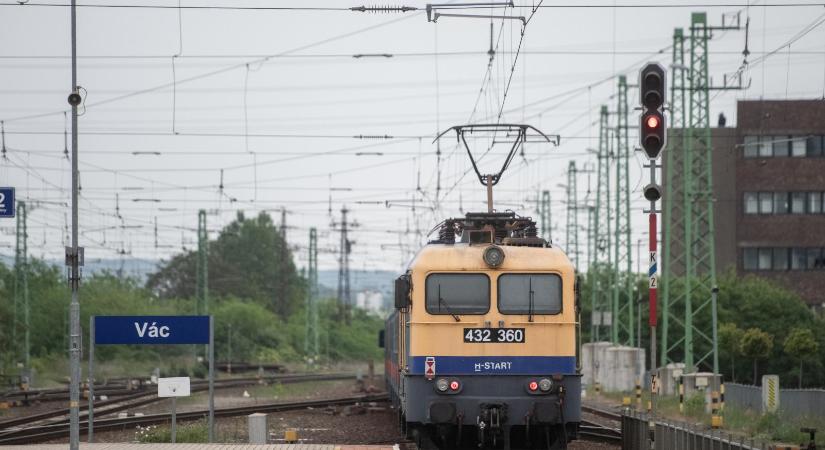 Gázolt a vonat Káposztásmegyernél, késések és járatkimaradások vannak a váci vonalon - Népszava