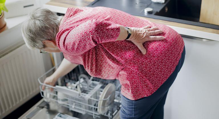 Pszichésen is csökkenthető a fájdalom, ami egymilliónál is több magyart kínoz - Index