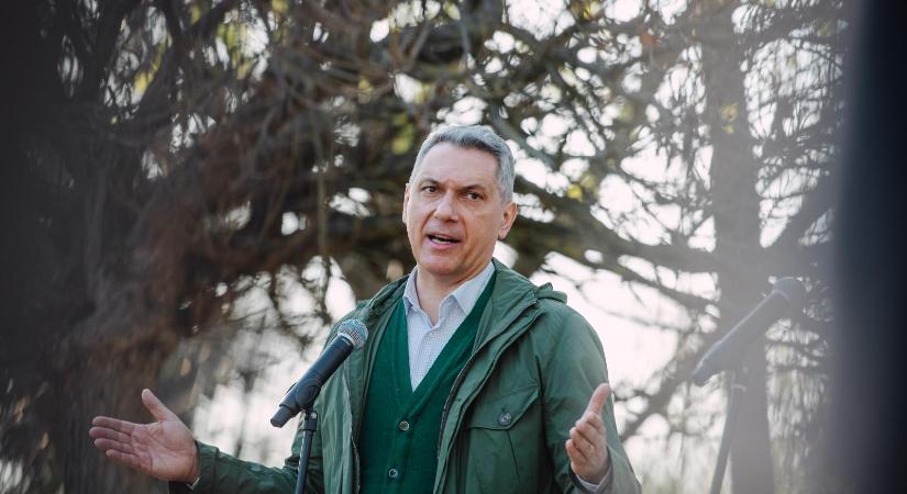 Lázár János úton van Orbán Viktorhoz, hogy elmondja neki, milyen a hangulat a Lázárinfókon - Népszava