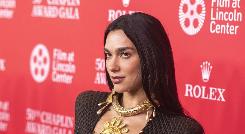 Dua Lipa csipkeruhája szinte semmit nem takart - Velvet
