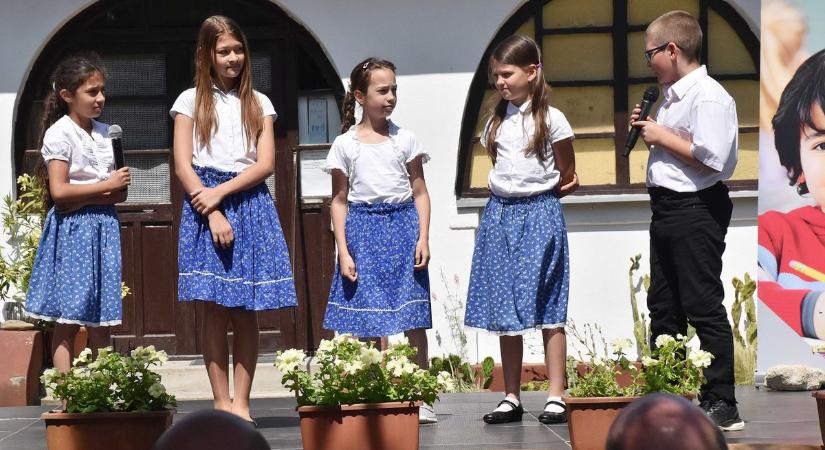 Százéves titkokat, emlékeket őriz a Jászság legkisebb iskolája, mely ma is tudást közvetít – galériával, videóval - Szoljon