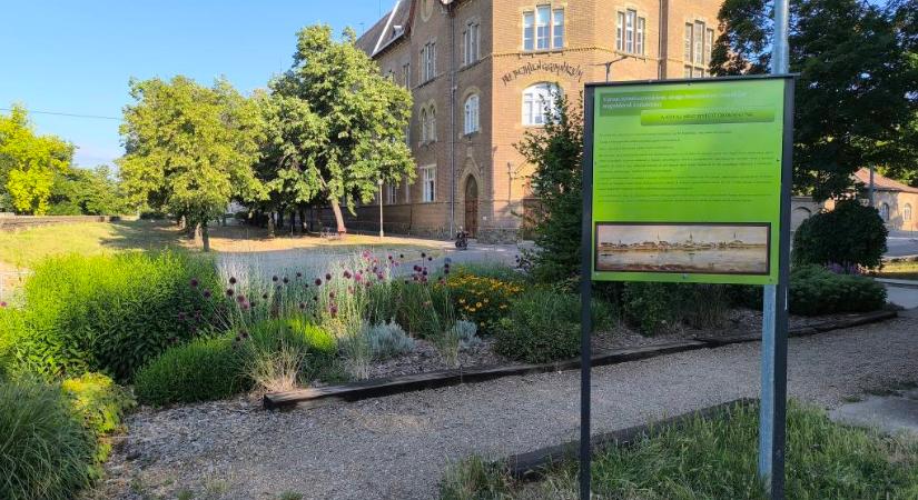 Máris kicserélték a megrongált Rotary-táblát - Hódpress