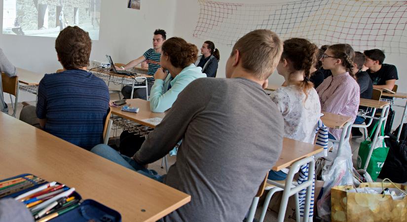 A felső tagozatos diákok a jövőben szóbeli értékelést is kaphatnának - Új Szó