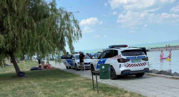 Lefutották a Balatonnál a rendőrök a rollerlopót - fotóval - Infostart