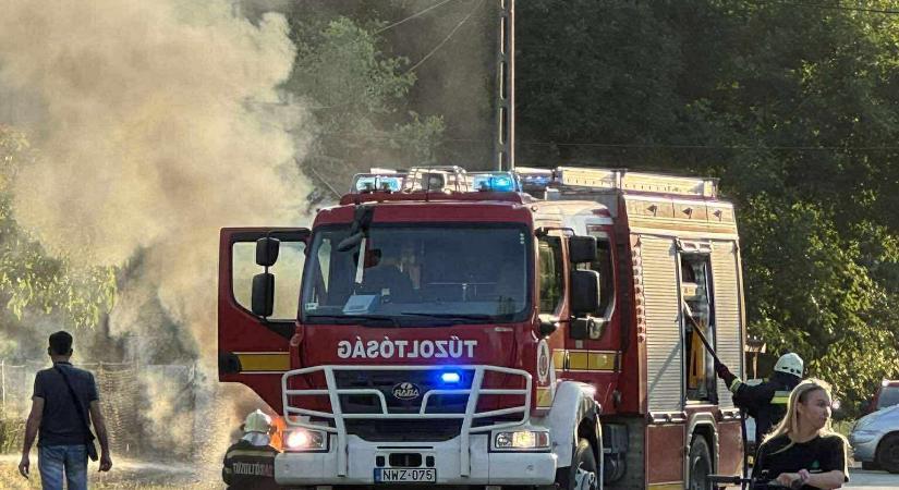 Lángolt egy autó az Ipoly-Ifjúság sarkon - Hódpress