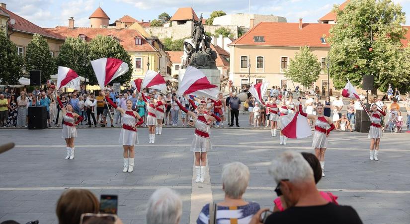 Több mint száz mazsis reptette a botot az egri belvárosban - Heol