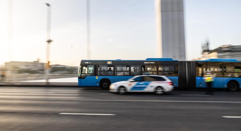 Hiába kérték, nem állt meg: a garázsig vitt két fiatalt a BKV-busz sofőrje - Blikk