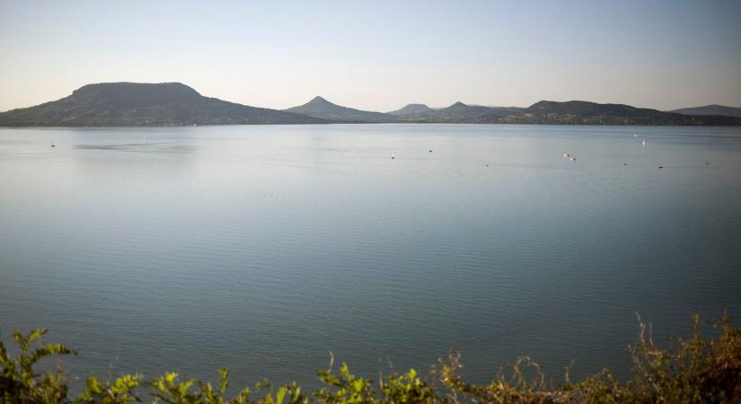 A Balaton tetején úszott, a frászt hozta az emberekre, végül egy szakértő tette tisztába a dolgokat, lezárva örökre a vitát - Promotions