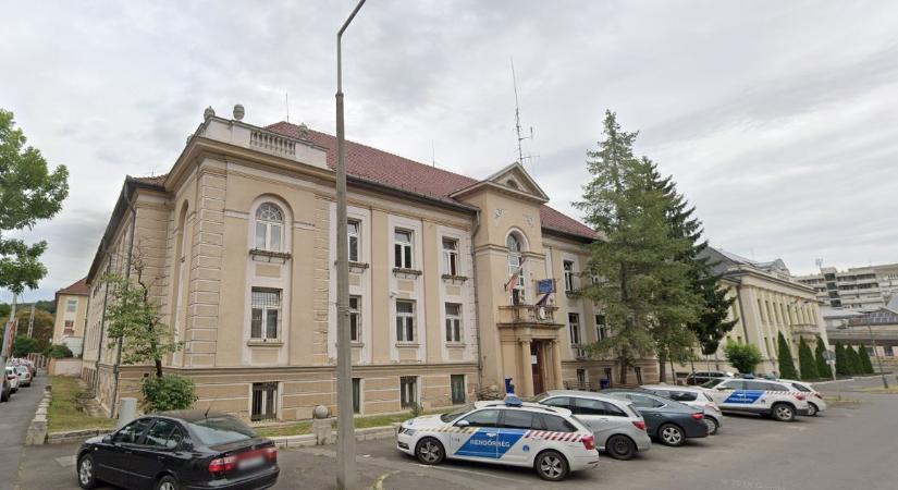 Foggal felszabdalt nadrágjával akasztotta fel magát Márió a fogdában - Blikk - Kvíz
