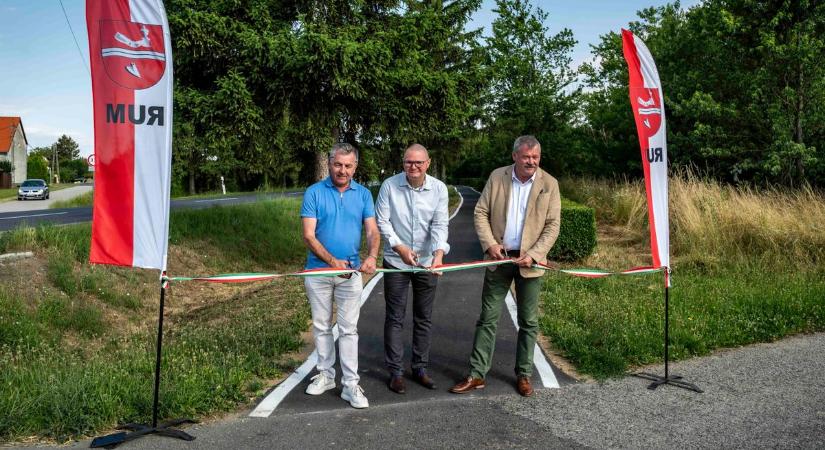 Frissen felújított járdaszakaszt adtak át Rumban - fotók - Vaol