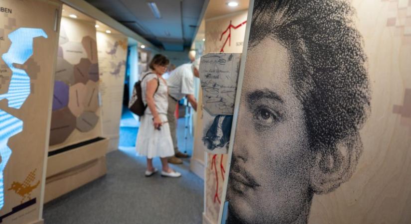 Demenciabarát tárlatvezetés a Petőfi Irodalmi Múzeumban - kultura.hu