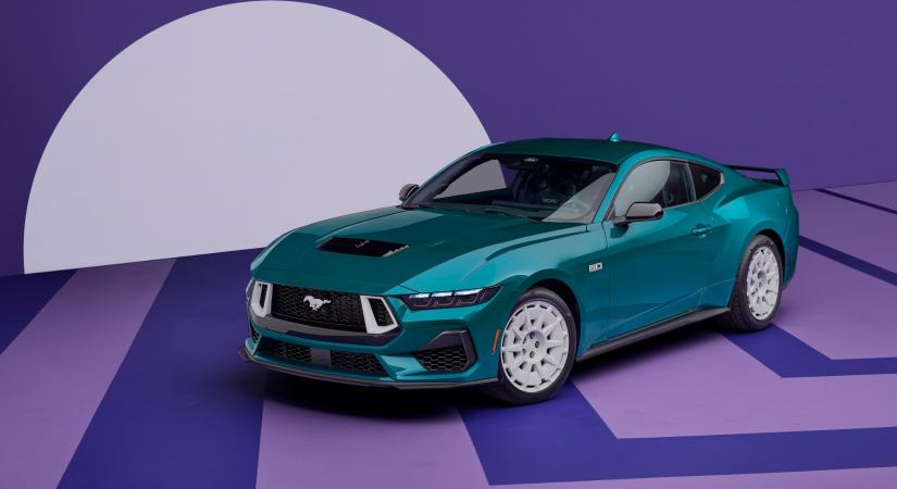 Fehér felniken gurul a múltba a Ford Mustang GT - Player