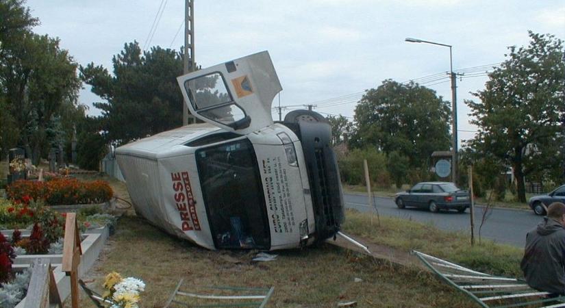 Lezárt főút, beszorult kamionok, gyalog menekülő utasok – ezt okozta egy rossz döntés (galéria) - Zaol