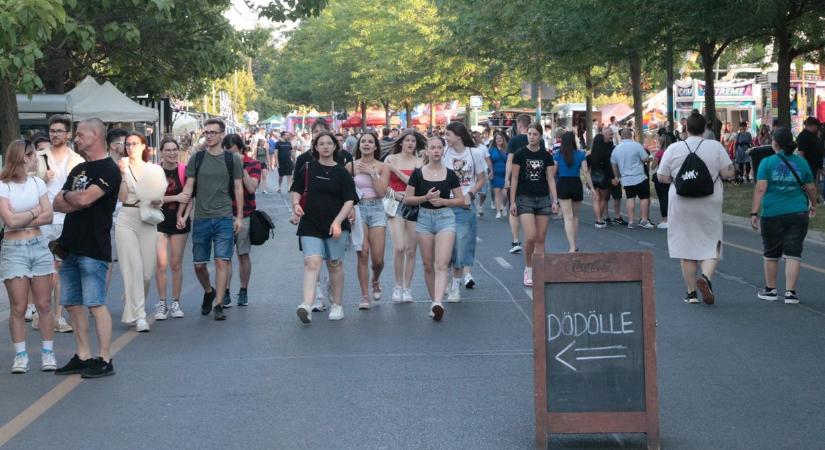 Szentivánéji Vigasságok - A forgatag, a koncertek - Ilyen volt a péntek - Vaol